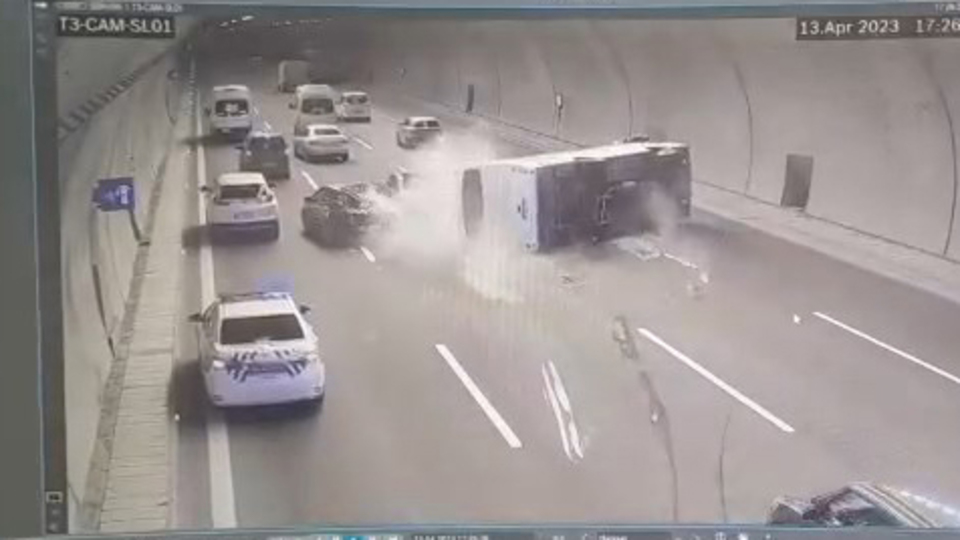 Adliye çalışanları tüneldeki kazada ölümden döndü!