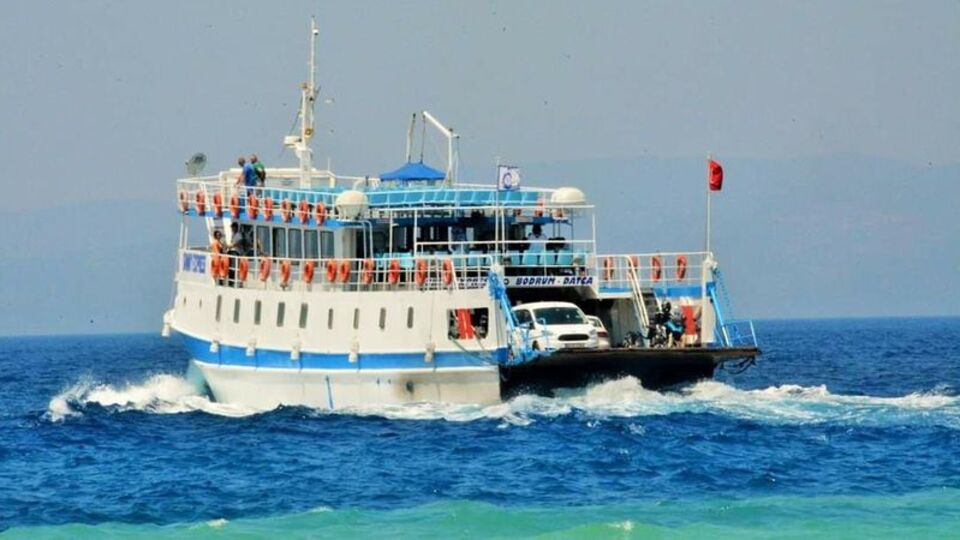 Bodrum'da feribot seferlerine fırtına engeli