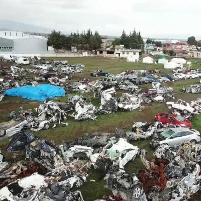 Yediemin otoparkı, araç mezarlığına döndü