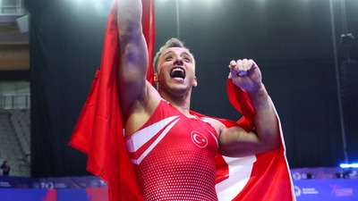 Adem Asil'den bir altın daha!