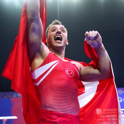 Adem Asil'den bir altın daha!