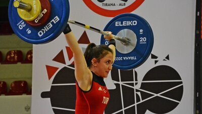 Cansu Bektaş'tan 3 altın birden!