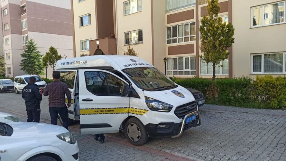 Emekli polis, eşi ve 2 çocuğuna kurşun yağdırdı