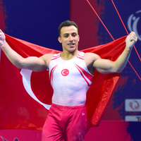 Adem Asil'den tarihi başarı