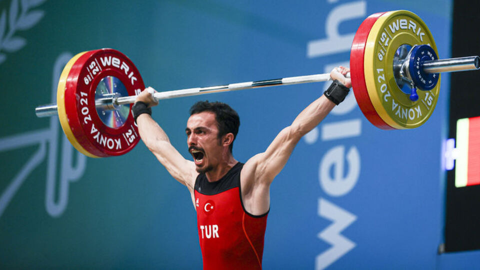 Muammer Şahin'den halterde gümüş madalya