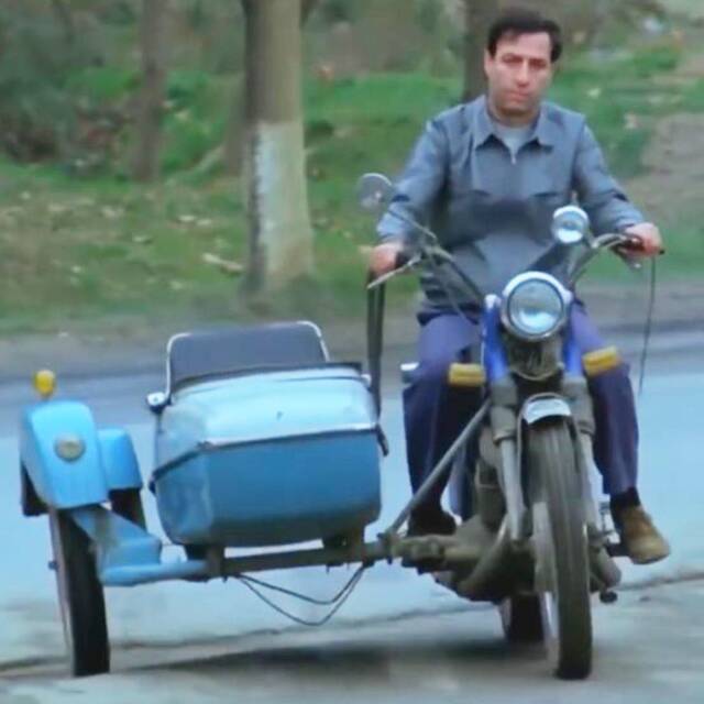 Sinemanın ünlü motosikleti depremzedeler yararına satılıyor