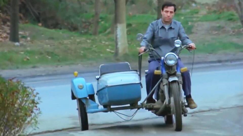 Sinemanın ünlü motosikleti depremzedeler yararına satılıyor