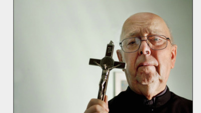 Rahip Gabriele Amorth: Katolik Kilisesi'nin hayatı filme çekilen şeytan çıkarma görevlisi