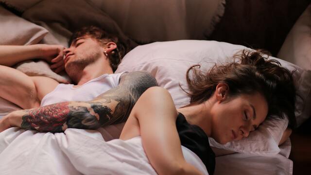 Rüyada Bordo Elbise Giymek