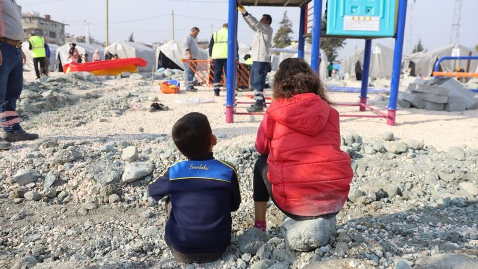 "Deprem bölgesindeki çocuklar ağır depresyon altında"