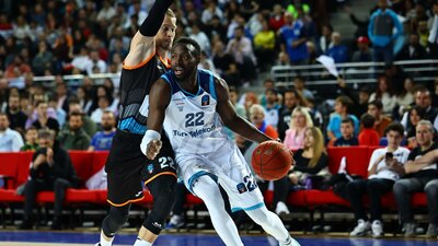 Türk Telekom yarı finalde!