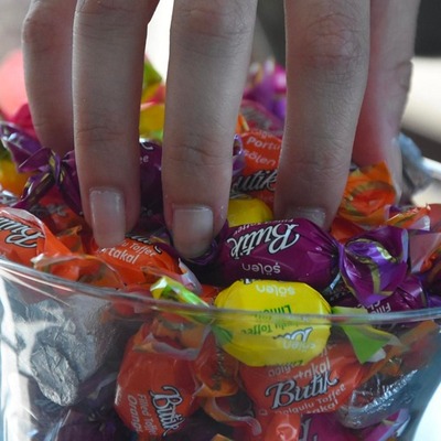 Çikolata veya şeker tüketiminden hemen sonra bunu yapın