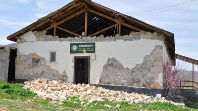 Depremde "Çerkes evleri" de ağır hasar aldı