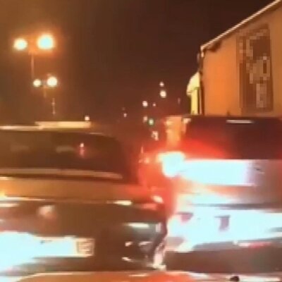 Facia teğet geçti! Makas atınca 3 aracın arasında kaldı