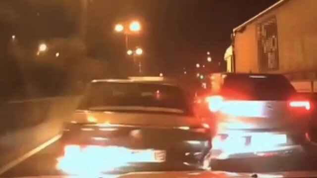 Facia teğet geçti! Makas atınca 3 aracın arasında kaldı