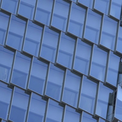 Fransız Örümcek Adam protestolara destek için tırmandı