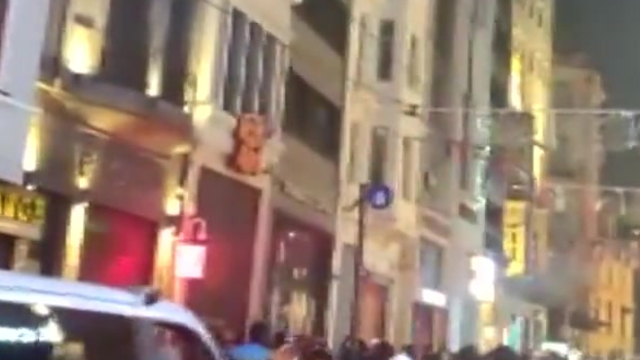 İstiklal Caddesi'nde 6 katlı otelde yangın paniği