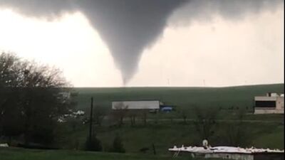 O anlar kamerada! Görenler şoke oldu! Korkutan hortum!