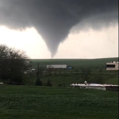 O anlar kamerada! Görenler şoke oldu! Korkutan hortum!