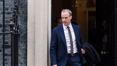 İngiliz bakan zorbalık iddiaları üzerine istifa etti