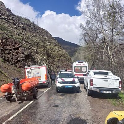 Otomobil nehre uçtu! 3 kişi aranıyor!