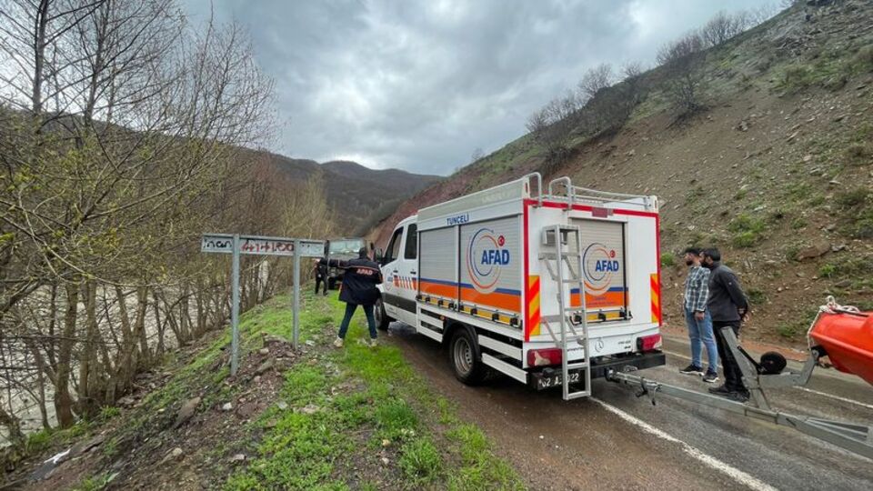 3 kişi otomobille nehre düşmüştü! Kahreden arayış!