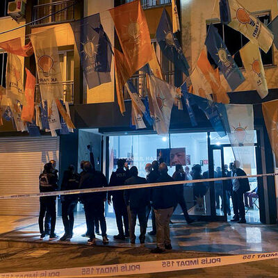 AK Parti Seçim İrtibat Bürosu önünde silahla ateş açıldı