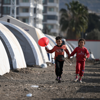 Depremzede çocukların umudu oldular