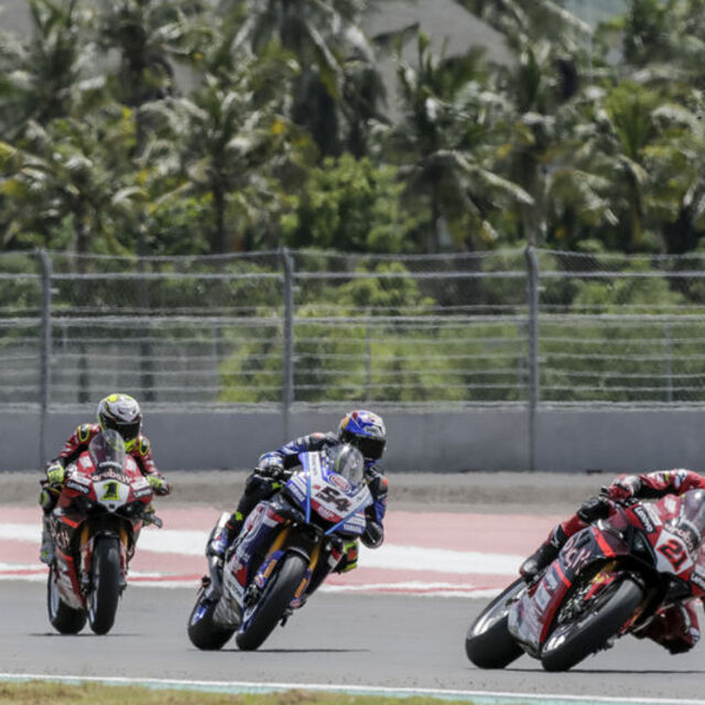 Razgatlıoğlu Hollanda'da podyumda