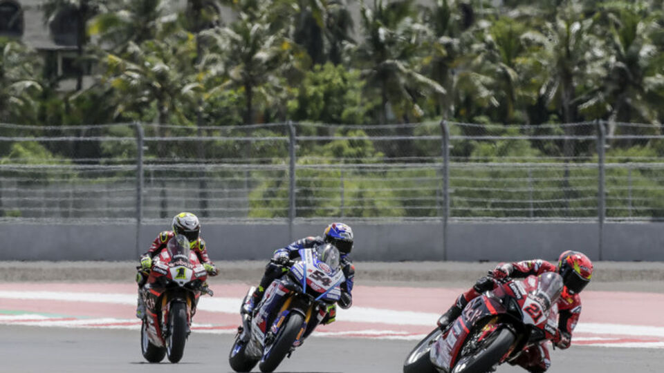 Razgatlıoğlu Hollanda'da podyumda