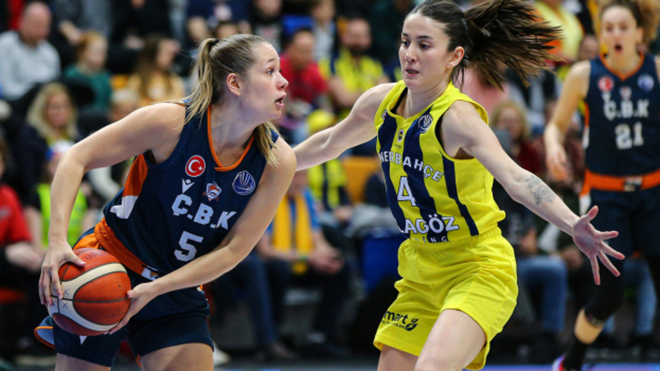 Fenerbahçe seride öne geçti