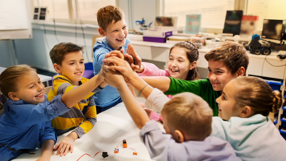 "Çocuk insanın anavatanıdır"