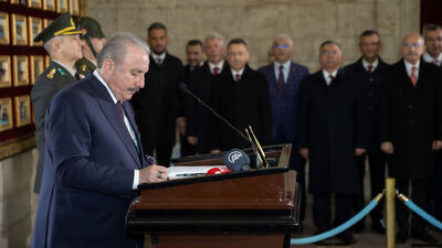 Devlet erkanı, Anıtkabir'i ziyaret etti