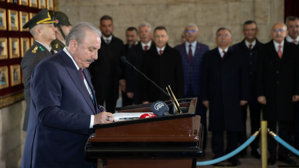 Devlet erkanı, Anıtkabir'i ziyaret etti