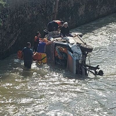 Otomobil sulama kanalına devrildi: 2 ölü, 1 yaralı