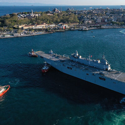 TCG Anadolu, İstanbul Boğazı'ndaki geçişini tamamlayıp Sarayburnu'na döndü