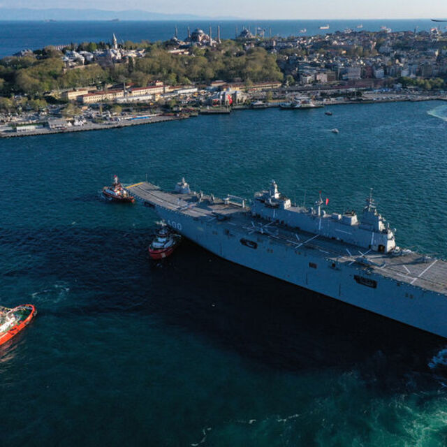 TCG Anadolu, İstanbul Boğazı'ndaki geçişini tamamlayıp Sarayburnu'na döndü