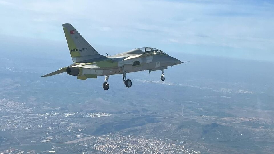 Hürjet ilk uçuşunu yaptı