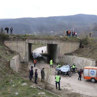 5 metre yüksekten düştü! 1'i çocuk 3 ölü!