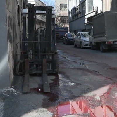 İstanbul'da kimyasal alarmı! Caddeyi kapladı