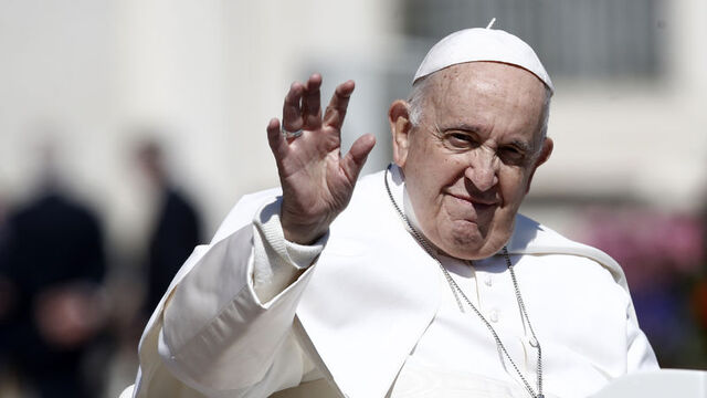 Papa Franciscus'tan kadınlara oy kullanma hakkı