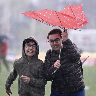 Kuvvetli sağanak yağmur uyarısı! Bu iller dikkat!