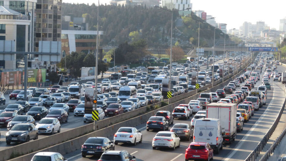 İstanbul'da yağmur trafiği durdurdu!