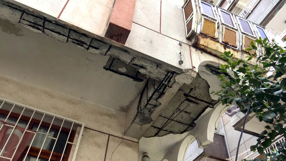 Her an yıkılabilir! Avcılar'da korku dolu bekleyiş