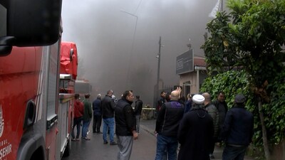 Akit gazetesinin de bulunduğu binada yangın