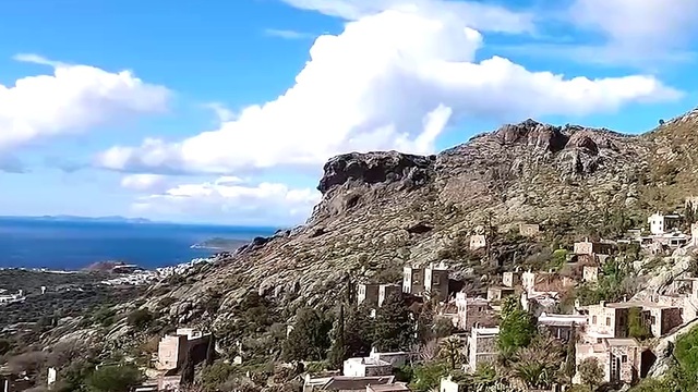 Uzaktan terk edilmiş görünüyor! 'Korsan Köy' havadan görüntülendi