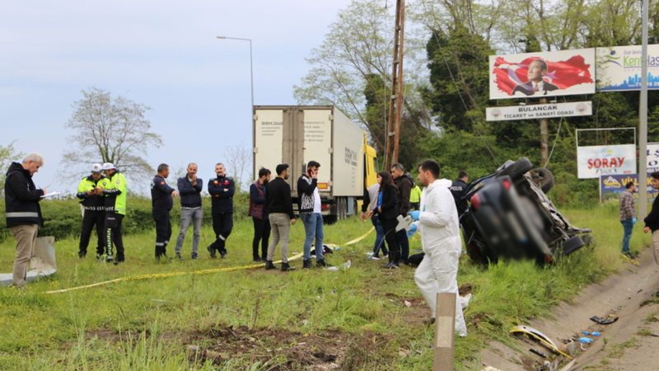Cenaze yolunda feci kaza: 2 ölü, 3 yaralı