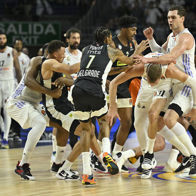 Madrid'de kavga çıktı, maç erken bitti!