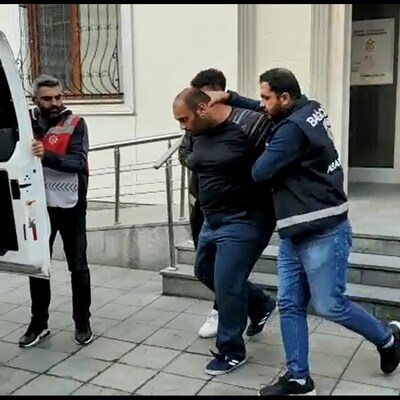 Annesini başını keserek öldüren caninin ifadesi de tüyler ürpertti!