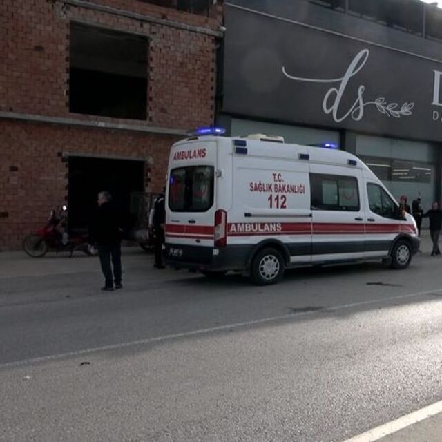 Otomobilin çarptığı elektrikli bisiklet sürücüsü öldü